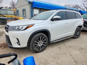 2017 TOYOTA HIGHLANDER