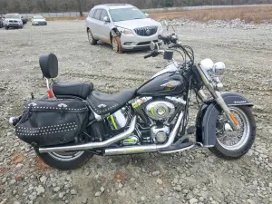 2010 HARLEY-DAVIDSON FL