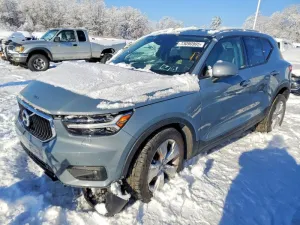 2020 VOLVO XC40