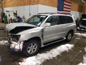 2004 TOYOTA HIGHLANDER
