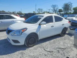 2016 NISSAN VERSA