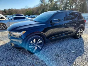 2021 VOLVO XC40