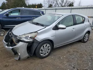 2015 TOYOTA PRIUS C ON