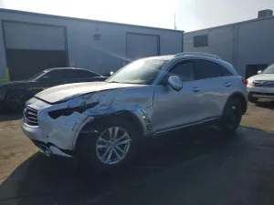2016 INFINITI QX70