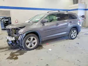 2016 TOYOTA HIGHLANDER