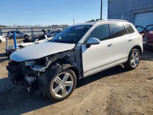 2015 VOLKSWAGEN TOUAREG