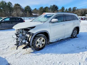 2016 TOYOTA HIGHLANDER