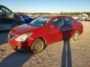 2015 NISSAN VERSA