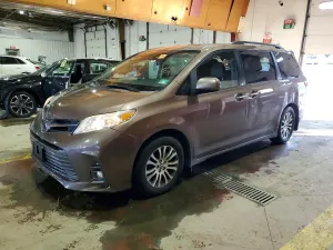 2018 TOYOTA SIENNA