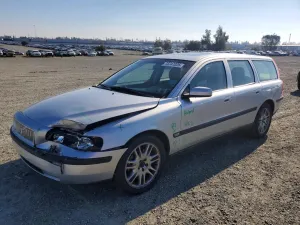 2004 VOLVO V70