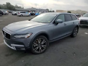 2018 VOLVO V90