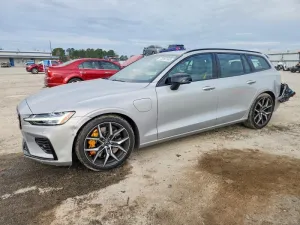 2025 VOLVO V60