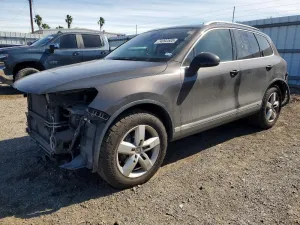 2013 VOLKSWAGEN TOUAREG