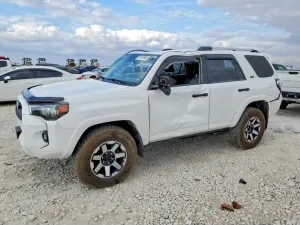 2023 TOYOTA 4RUNNER SE