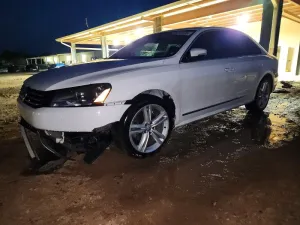 2015 VOLKSWAGEN PASSAT