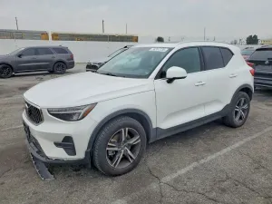 2025 VOLVO XC40 CORE