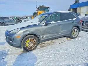 2017 PORSCHE CAYENNE