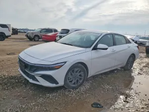 2024 HYUNDAI ELANTRA