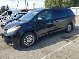 2011 TOYOTA SIENNA XL