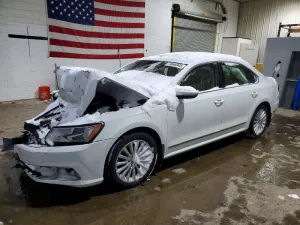 2016 VOLKSWAGEN PASSAT