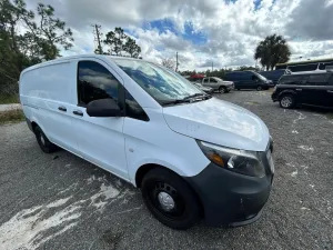 2017 MERCEDES-BENZ METRIS