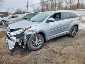 2017 TOYOTA HIGHLANDER