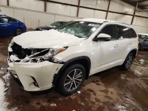2017 TOYOTA HIGHLANDER