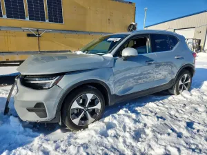 2025 VOLVO XC40 CORE