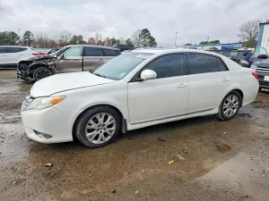 2011 TOYOTA AVALON