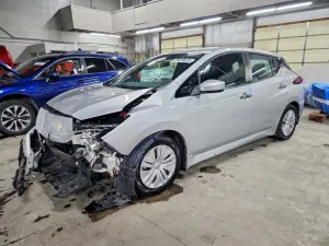 2022 NISSAN LEAF