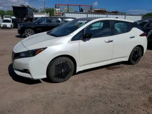 2023 NISSAN LEAF