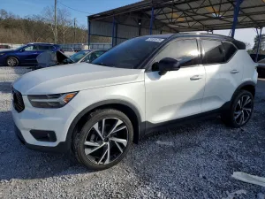 2020 VOLVO XC40