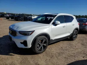 2025 VOLVO XC40 CORE