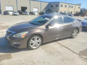 2015 NISS ALTIMA