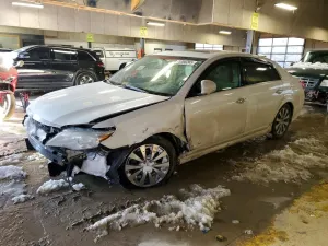 2011 TOYOTA AVALON
