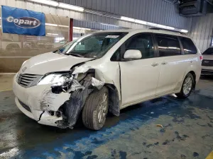 2012 TOYOTA SIENNA