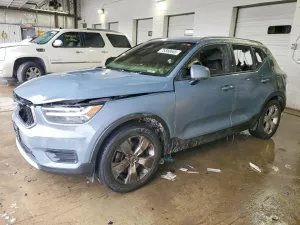 2020 VOLVO XC40