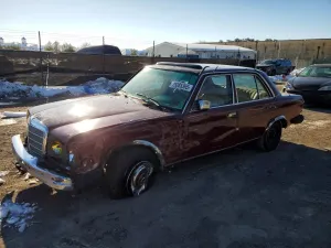 MERCEDES-BENZ 240-CLASS