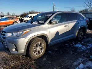 2017 TOYOTA HIGHLANDER
