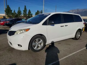 2014 TOYOTA SIENNA