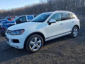 2013 VOLKSWAGEN TOUAREG
