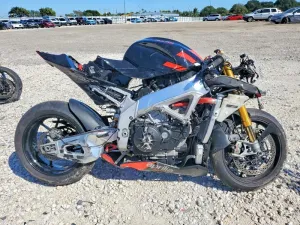 2021 APRILIA RSV4