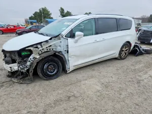 2017 CHRYSLER PACIFICA