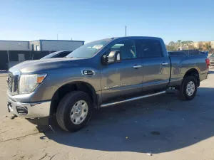 2017 NISSAN TITAN