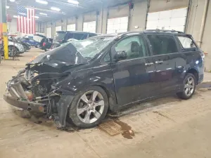 2014 TOYOTA SIENNA