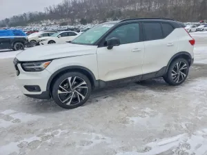 2021 VOLVO XC40