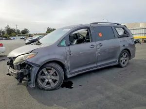 2017 TOYOTA SIENNA