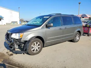 2010 CHRYSLER MINIVAN
