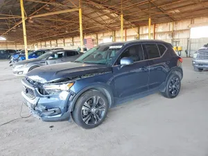 2021 VOLVO XC40