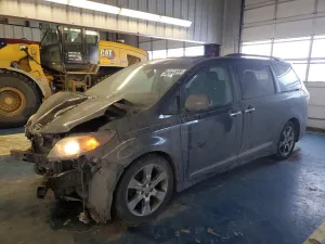2014 TOYOTA SIENNA
